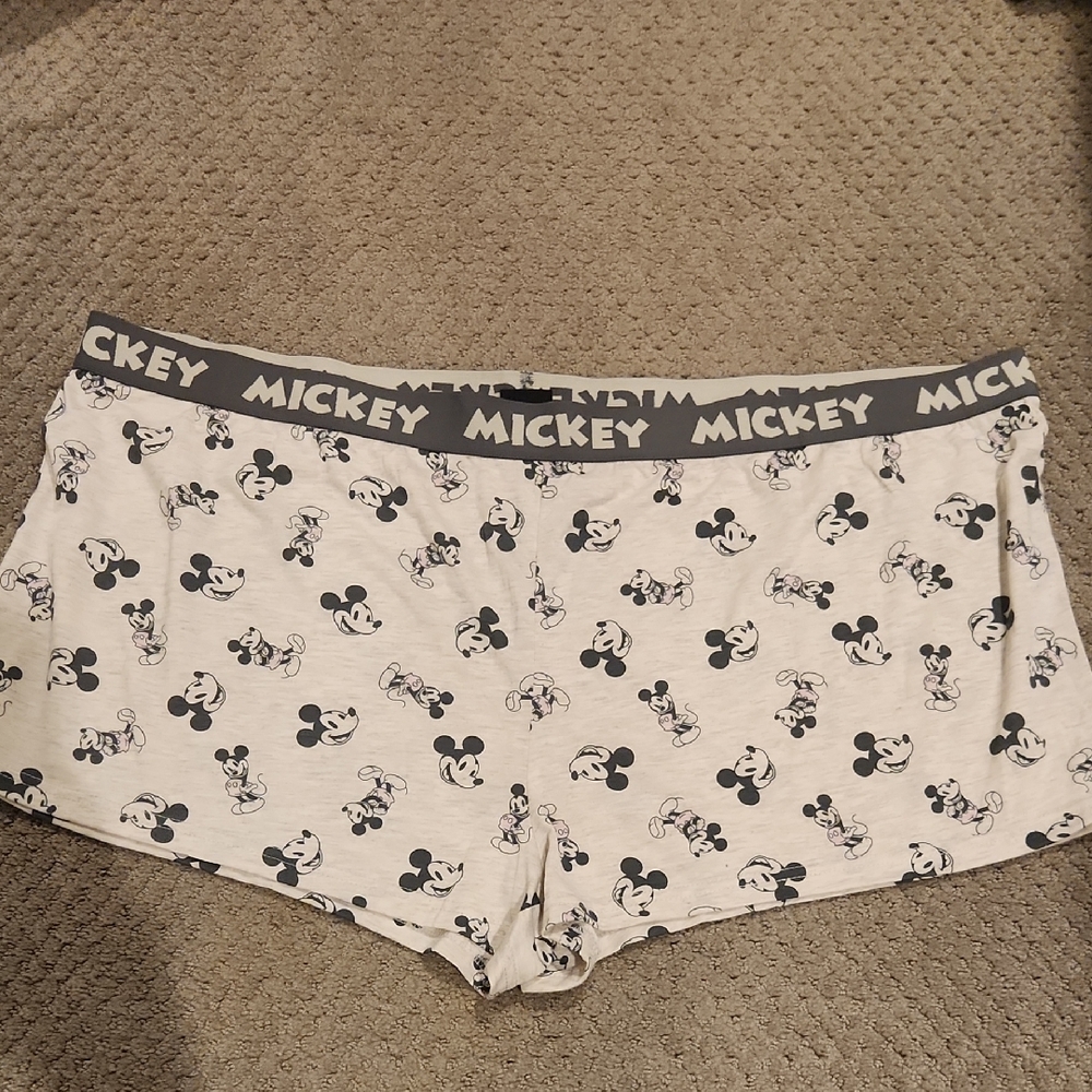NEW Disney MICKEY MOUSE Shorts. 2XL (18-20)